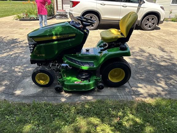 Image of John Deere X390 equipment image 4