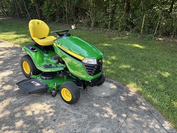 Image of John Deere X390 equipment image 1