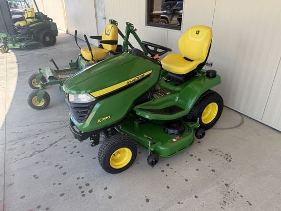 Image of John Deere X390 equipment image 1