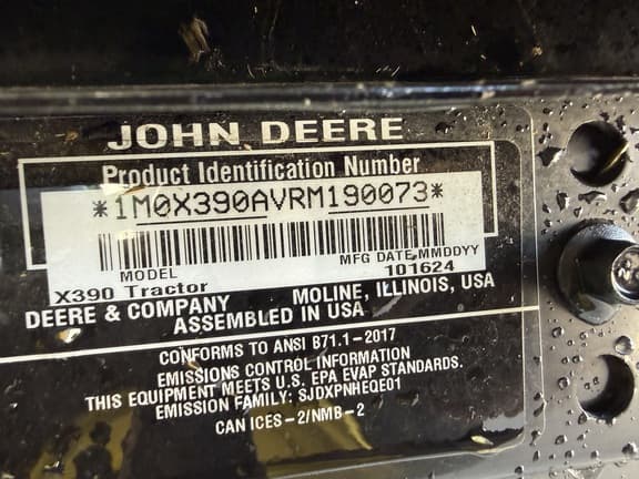 Image of John Deere X390 equipment image 4