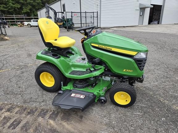 Image of John Deere X390 equipment image 3