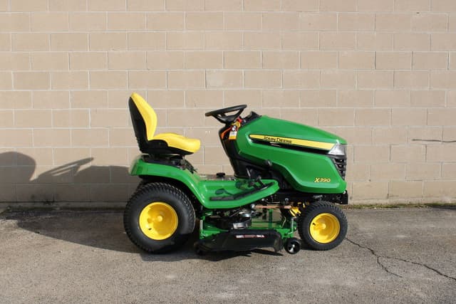 Image of John Deere X390 equipment image 1