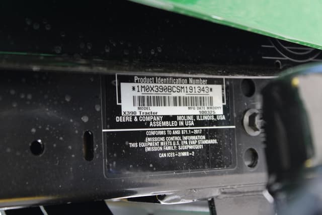 Image of John Deere X390 equipment image 4