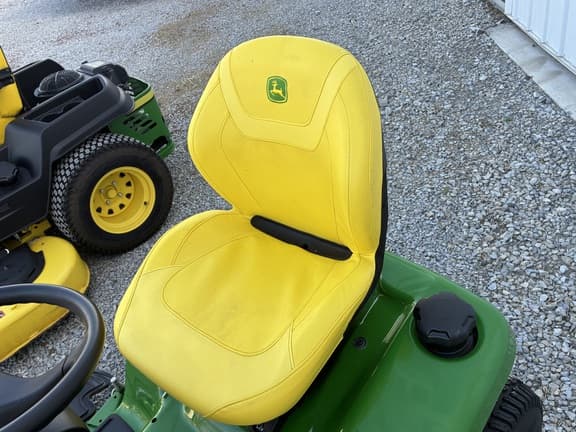 Image of John Deere X390 equipment image 4