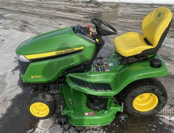 Image of John Deere X390 equipment image 2