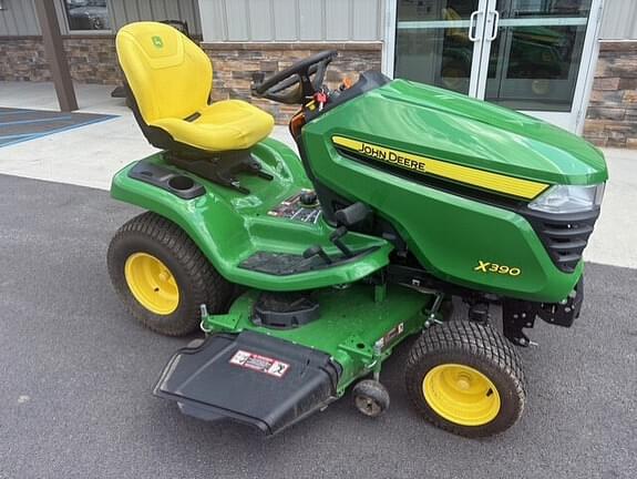 Image of John Deere X390 equipment image 1