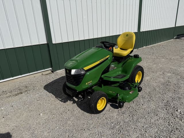 Image of John Deere X390 equipment image 1