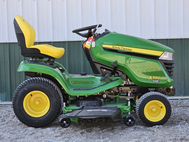 Image of John Deere X390 equipment image 2