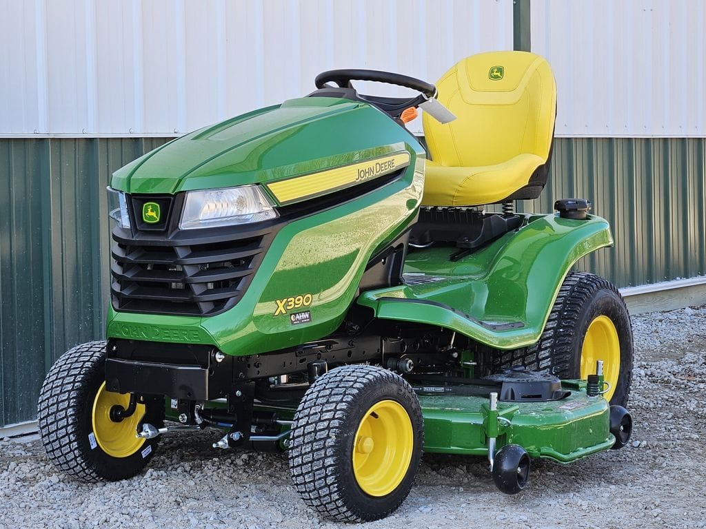 2025 John Deere X390 Equipment Image0