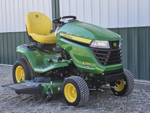 Image of John Deere X390 equipment image 1