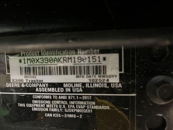 Image of John Deere X390 equipment image 4