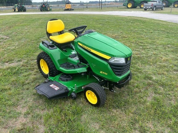 Image of John Deere X570 equipment image 3