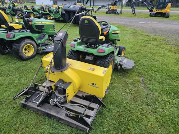 Image of John Deere X580 equipment image 3