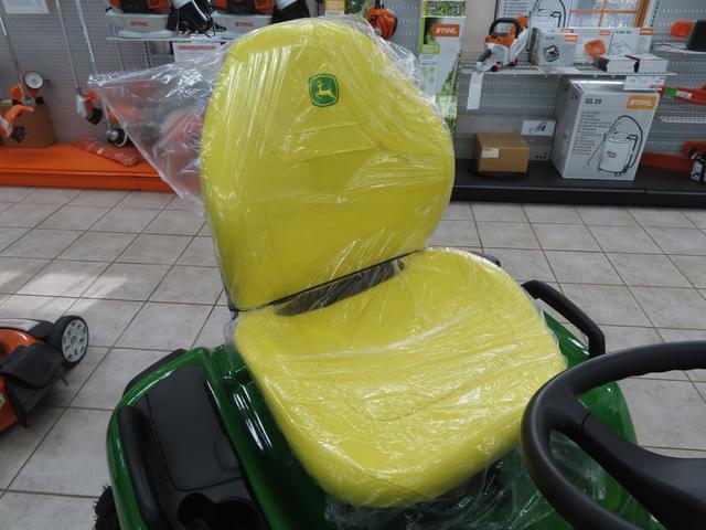 Image of John Deere X580 equipment image 4