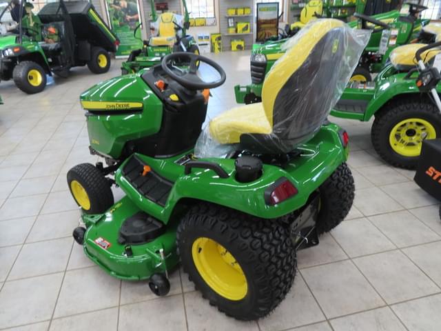 Image of John Deere X580 equipment image 2