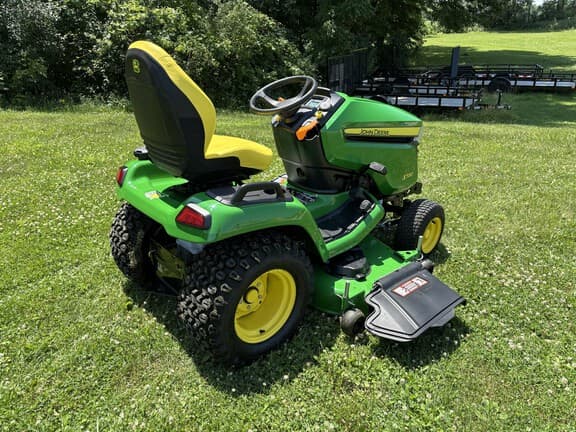 Image of John Deere X580 equipment image 2