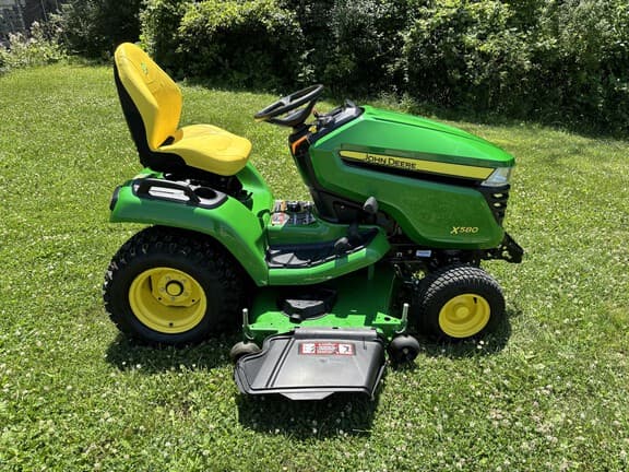 Image of John Deere X580 equipment image 1