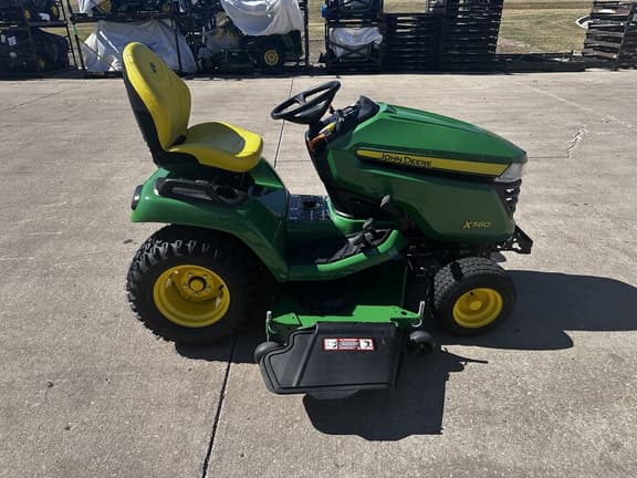 Image of John Deere X580 equipment image 3