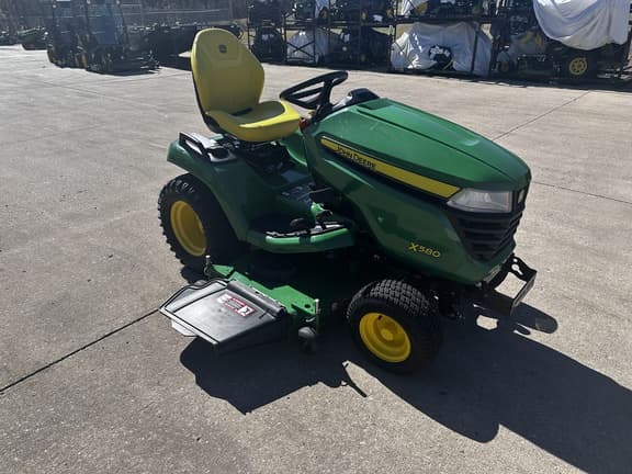 Image of John Deere X580 equipment image 2