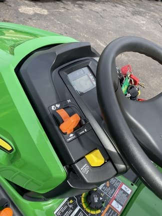 Image of John Deere X580 equipment image 4