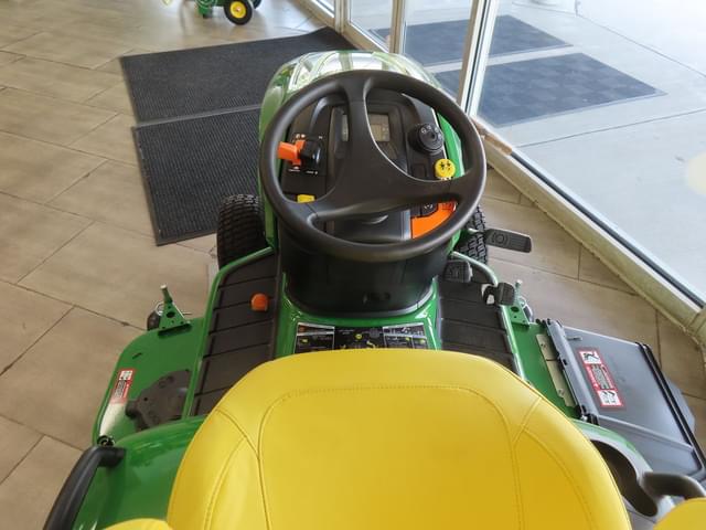 Image of John Deere X580 equipment image 4