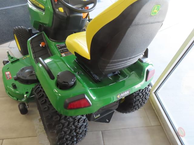 Image of John Deere X580 equipment image 3