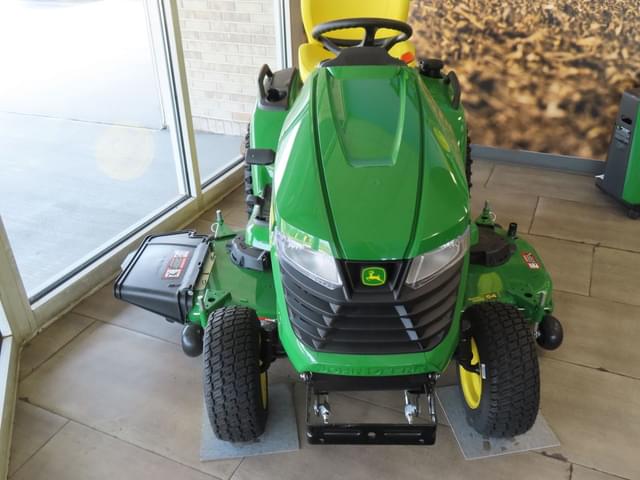 Image of John Deere X580 equipment image 1