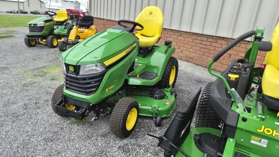 Image of John Deere X580 equipment image 1