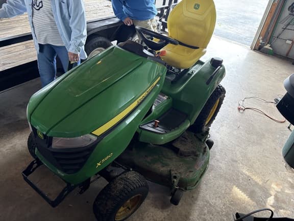 Image of John Deere X580 equipment image 1
