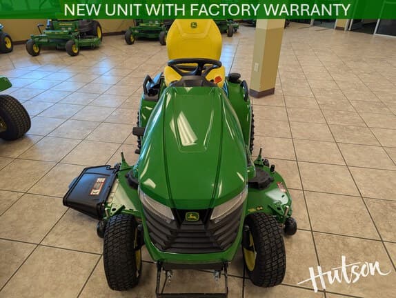 Image of John Deere X580 equipment image 3