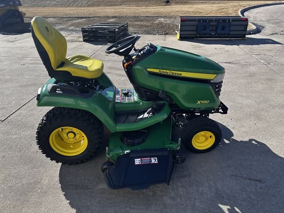 Image of John Deere X580 equipment image 3