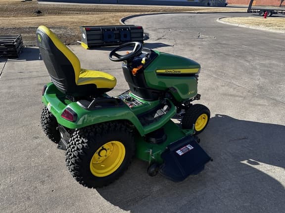 Image of John Deere X580 equipment image 4