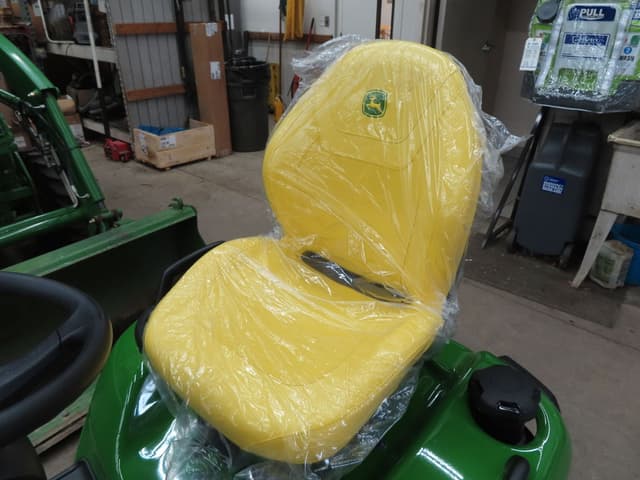 Image of John Deere X584 equipment image 4