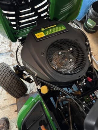 Image of John Deere X584 equipment image 4