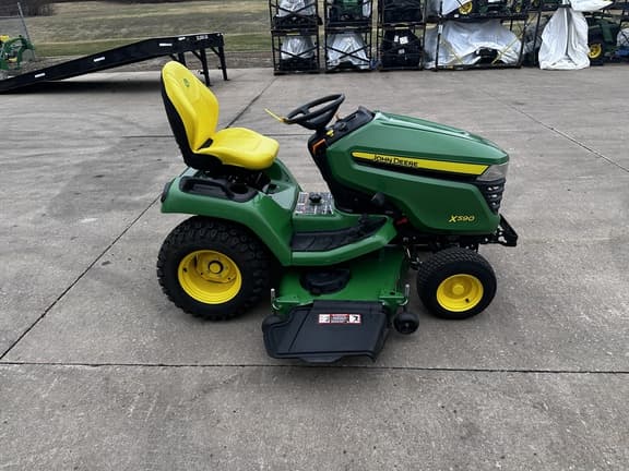Image of John Deere X590 equipment image 3