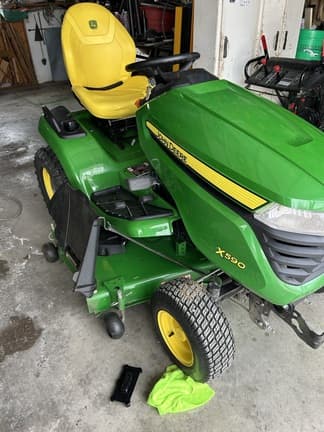 Image of John Deere X590 equipment image 2