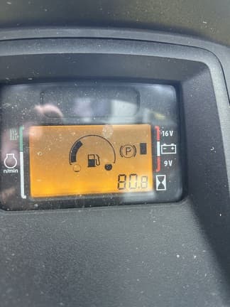 Image of John Deere X590 equipment image 3