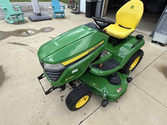 Image of John Deere X590 equipment image 3