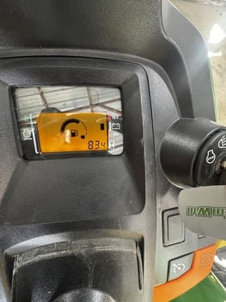 Image of John Deere X590 equipment image 4