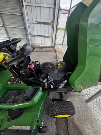 Image of John Deere X590 equipment image 4