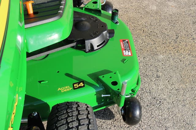 Image of John Deere X590 equipment image 3