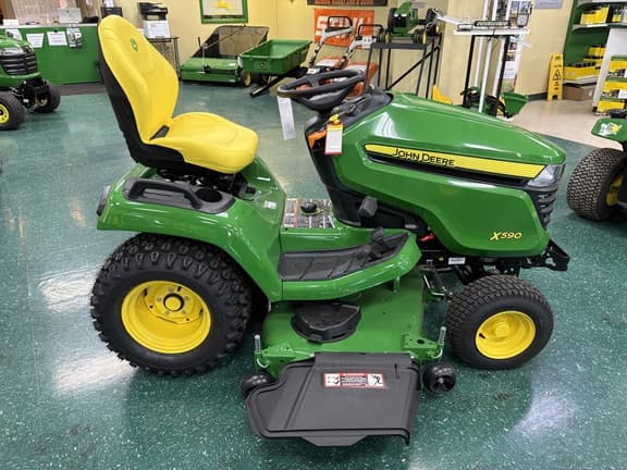 Image of John Deere X590 equipment image 1