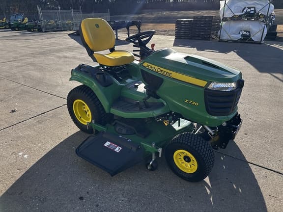 Image of John Deere X730 equipment image 2