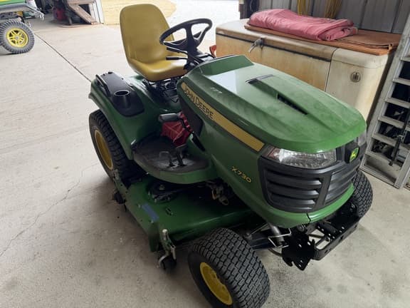 Image of John Deere X730 equipment image 3
