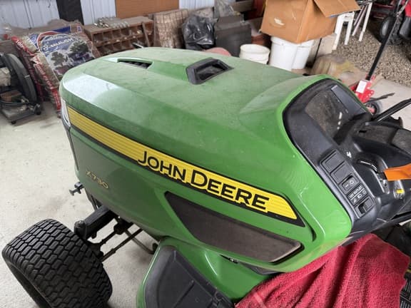 Image of John Deere X730 equipment image 4