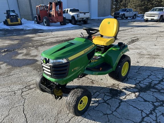 Image of John Deere X730 equipment image 2