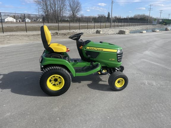 Image of John Deere X730 equipment image 3