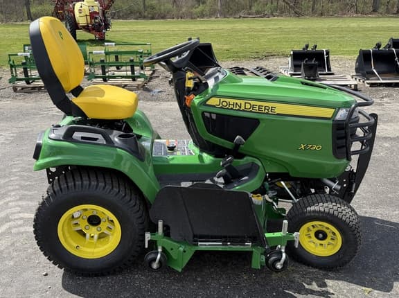 Image of John Deere X730 equipment image 3