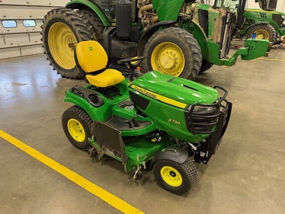 Image of John Deere X730 equipment image 1