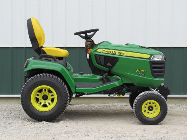 Image of John Deere X730 equipment image 1